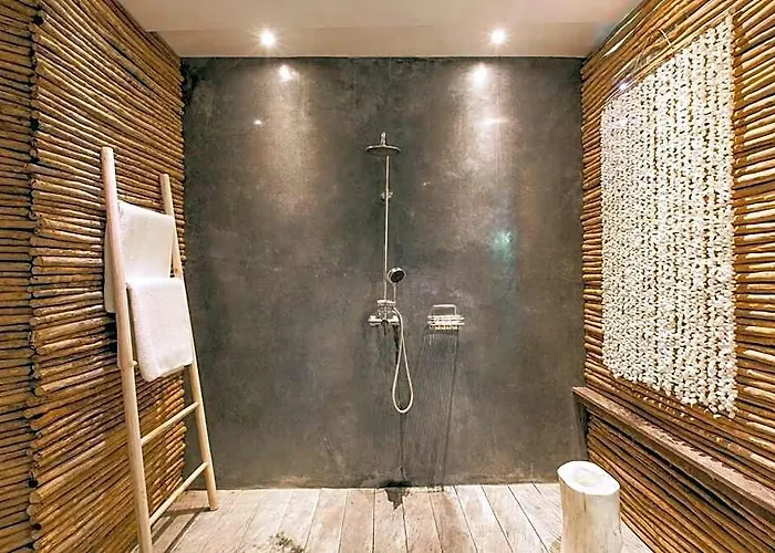 The Hotel 2*